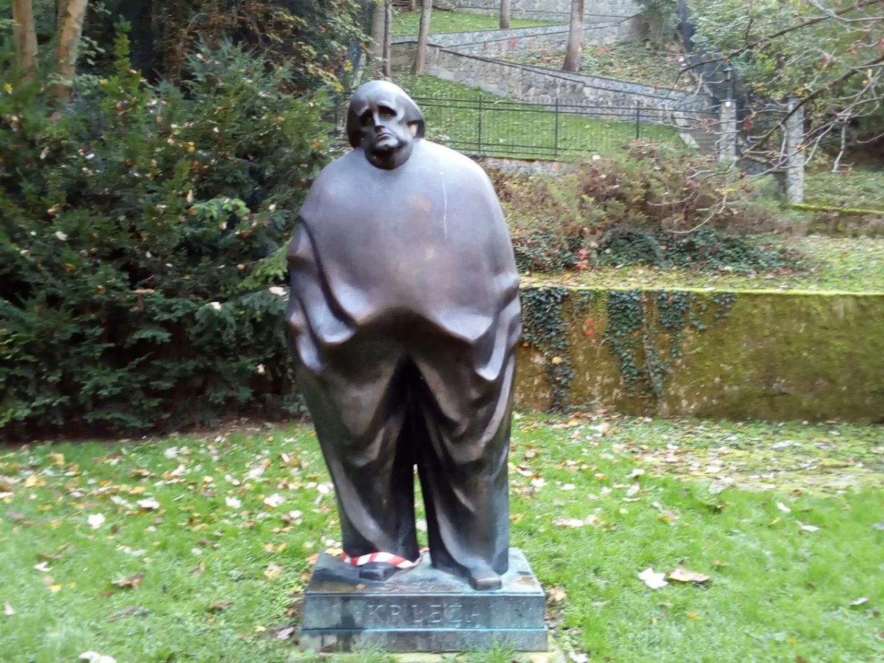 Dubravkin put, spomenik Miroslavu Krleži